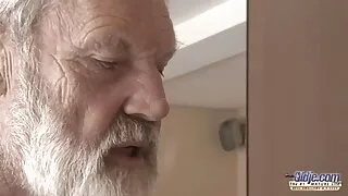 Blond sekretarka zerżnięta w dupę w swoim biurze - 2022-02-21 22:48:09