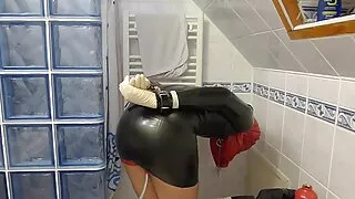 Elegancka mamuśka poleruje swoją różową perłę - 2022-02-23 18:56:38