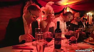 Wspaniała blond kocica zostaje zniszczona w napaloną cipkę - 2022-03-03 02:30:16