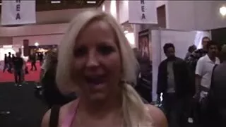 Brunetka ssie ogolone soczyste kulki - 2022-03-22 06:09:11